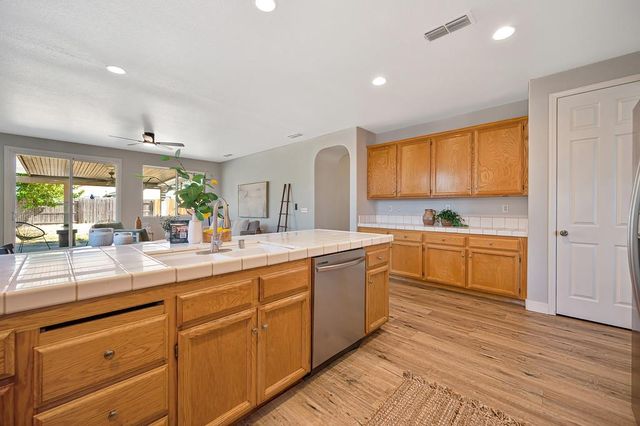 1379 Jacoby Creek Ct, Plumas Lake, CA 95961