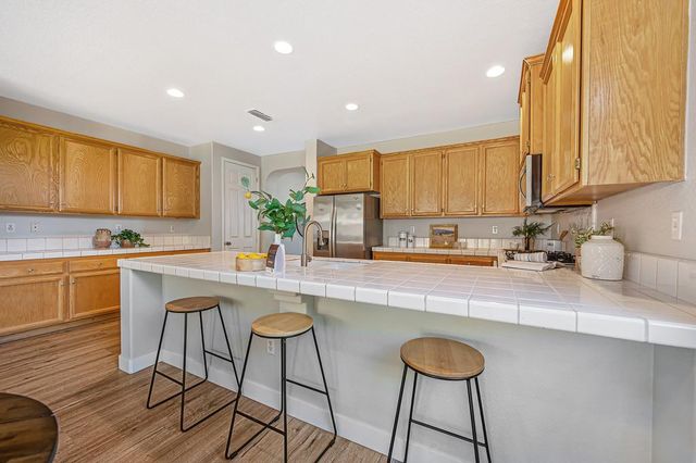 1379 Jacoby Creek Ct, Plumas Lake, CA 95961