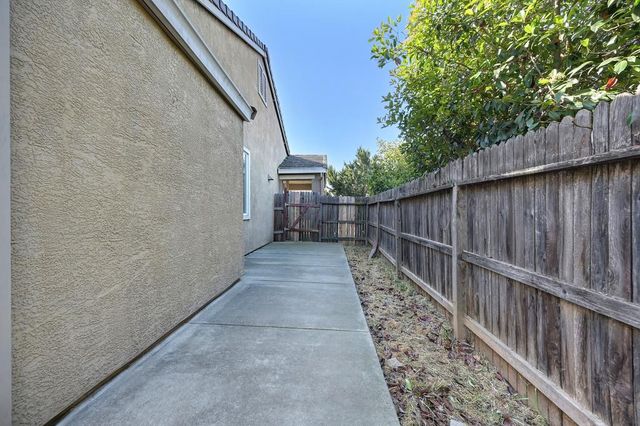 1379 Jacoby Creek Ct, Plumas Lake, CA 95961