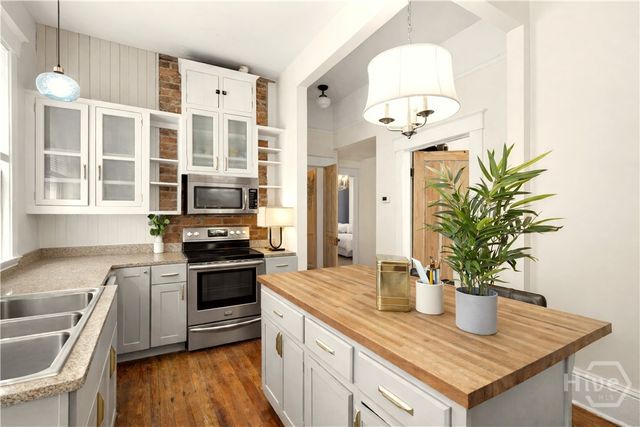 545 E Park Avenue, Savannah, GA 31401