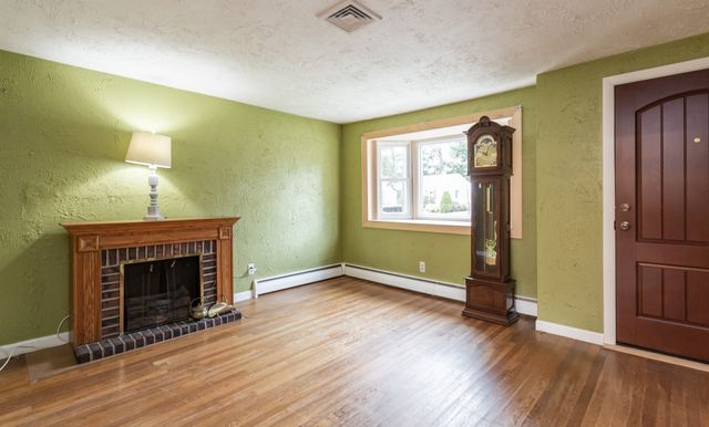 91 Breer St, Brockton, MA 02301