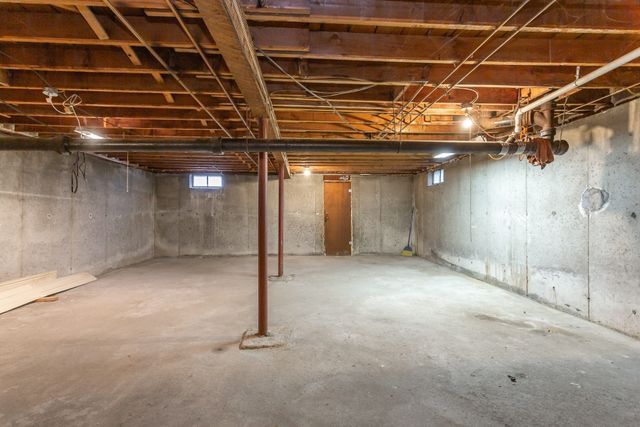 91 Breer St, Brockton, MA 02301
