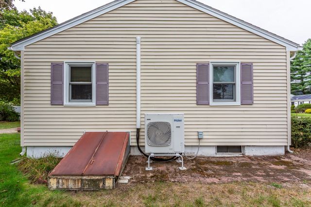 91 Breer St, Brockton, MA 02301