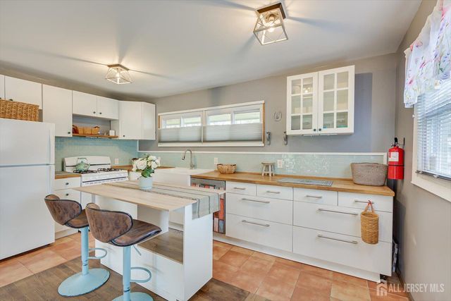 138 Woodland Road, Piscataway, NJ 08854