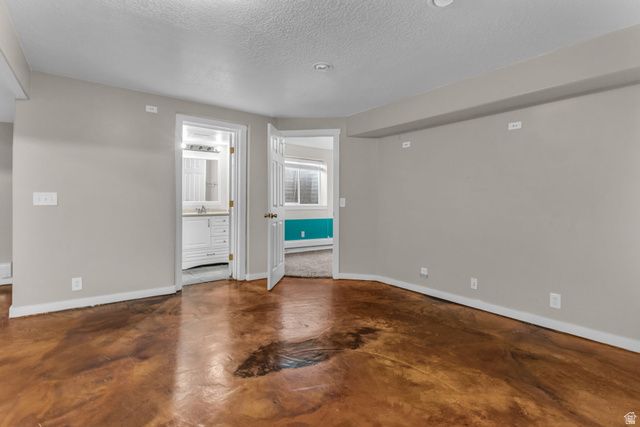 5808 S DUCK POND LN, Taylorsville, UT 84123