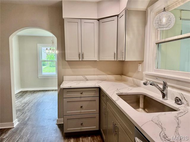 602 N Combs Avenue, Collinsville, IL 62234