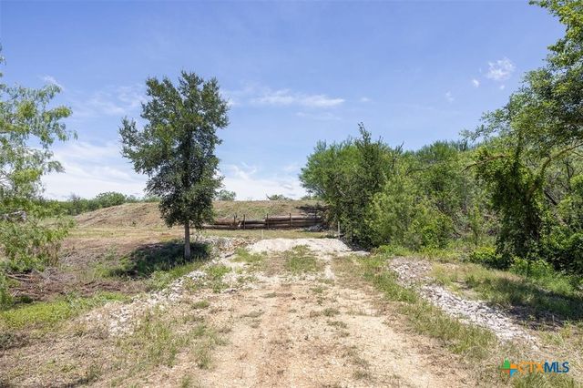 3710 Dry Creek Road, Lockhart, TX 78644