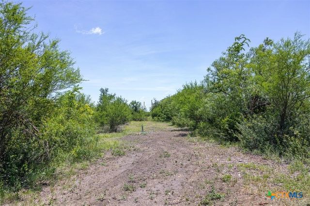3710 Dry Creek Road, Lockhart, TX 78644