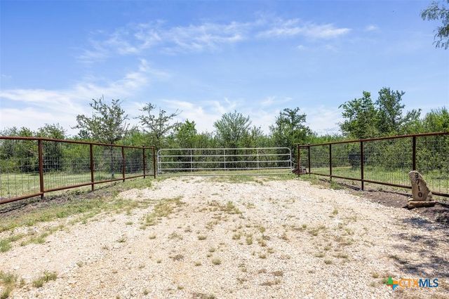 3710 Dry Creek Road, Lockhart, TX 78644