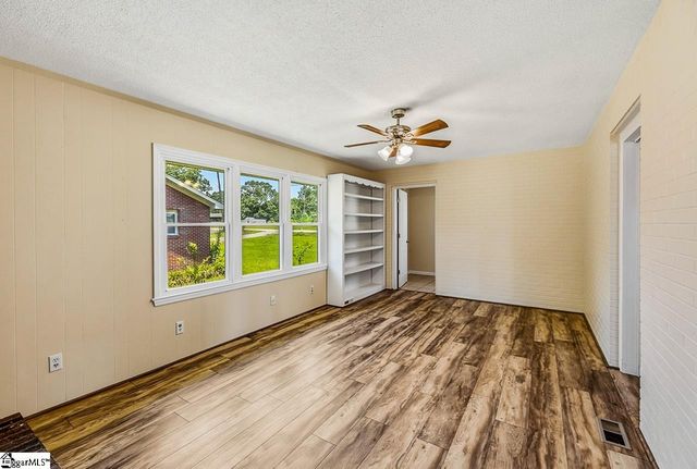 400 Mcabee Road, Roebuck, SC 29376