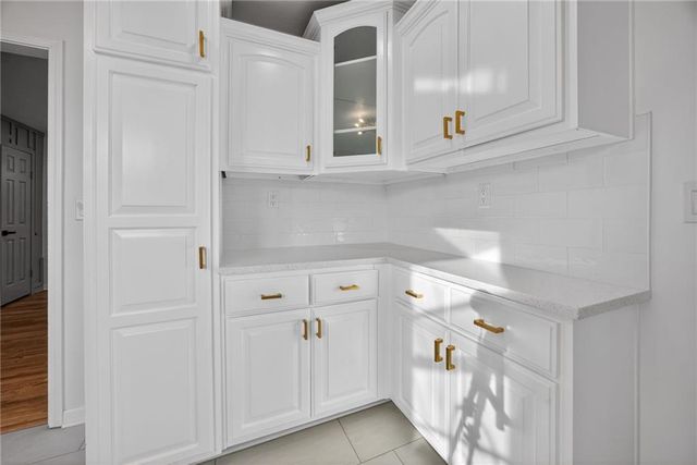 10223 Dearborn Drive, Overland Park, KS 66207