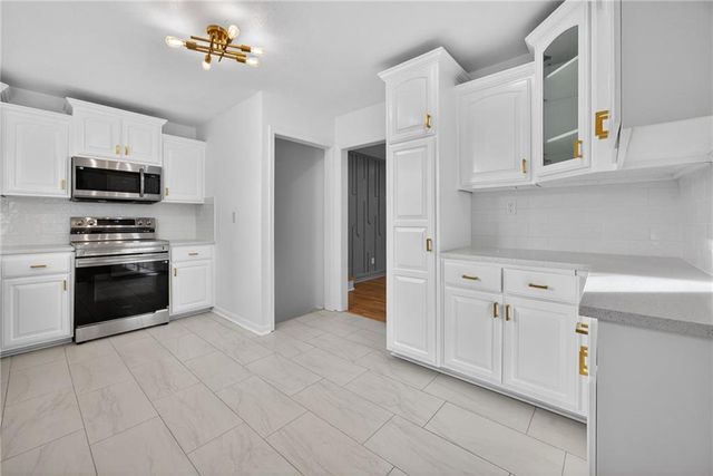 10223 Dearborn Drive, Overland Park, KS 66207