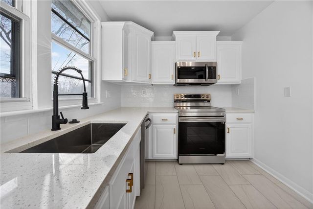 10223 Dearborn Drive, Overland Park, KS 66207