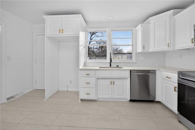 10223 Dearborn Drive, Overland Park, KS 66207