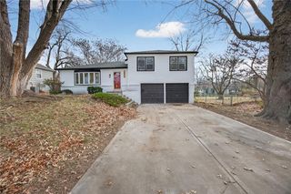 10223 Dearborn Drive, Overland Park, KS 66207