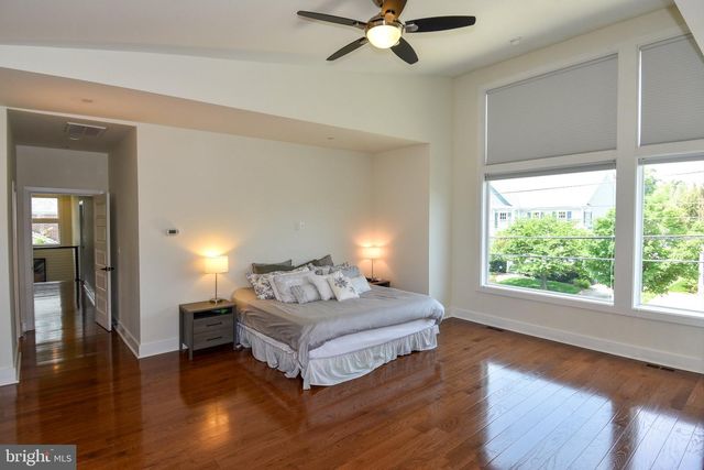 5802 WILMETT, Bethesda, MD 20817