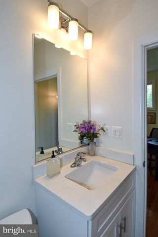 5802 WILMETT, Bethesda, MD 20817