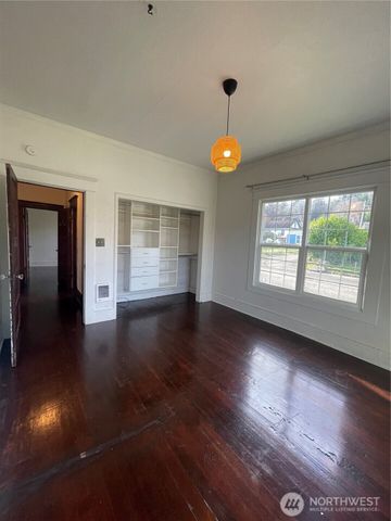 2101 Henkle Street, Raymond, WA 98577