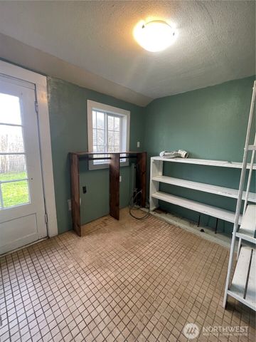 2101 Henkle Street, Raymond, WA 98577