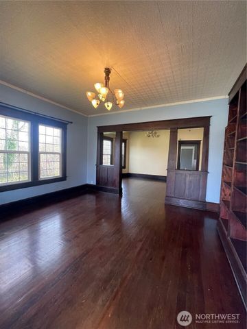 2101 Henkle Street, Raymond, WA 98577