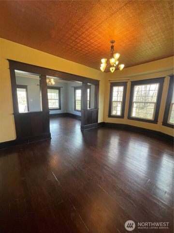 2101 Henkle Street, Raymond, WA 98577