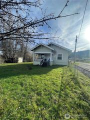 2101 Henkle Street, Raymond, WA 98577