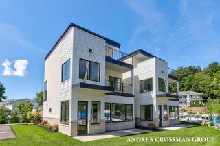 1 Bailey Avenue 2, South Haven, MI 49090