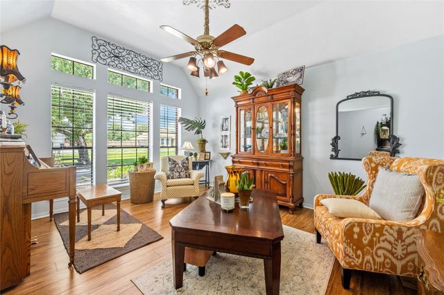 3214 Kathleen Drive, Mont Belvieu, TX 77523