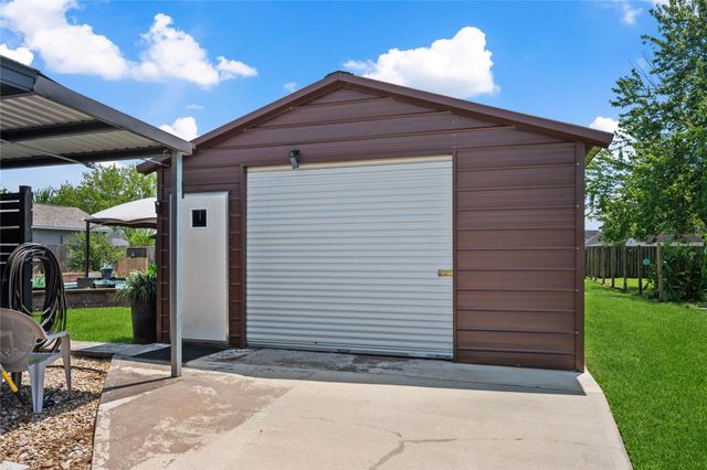 3214 Kathleen Drive, Mont Belvieu, TX 77523
