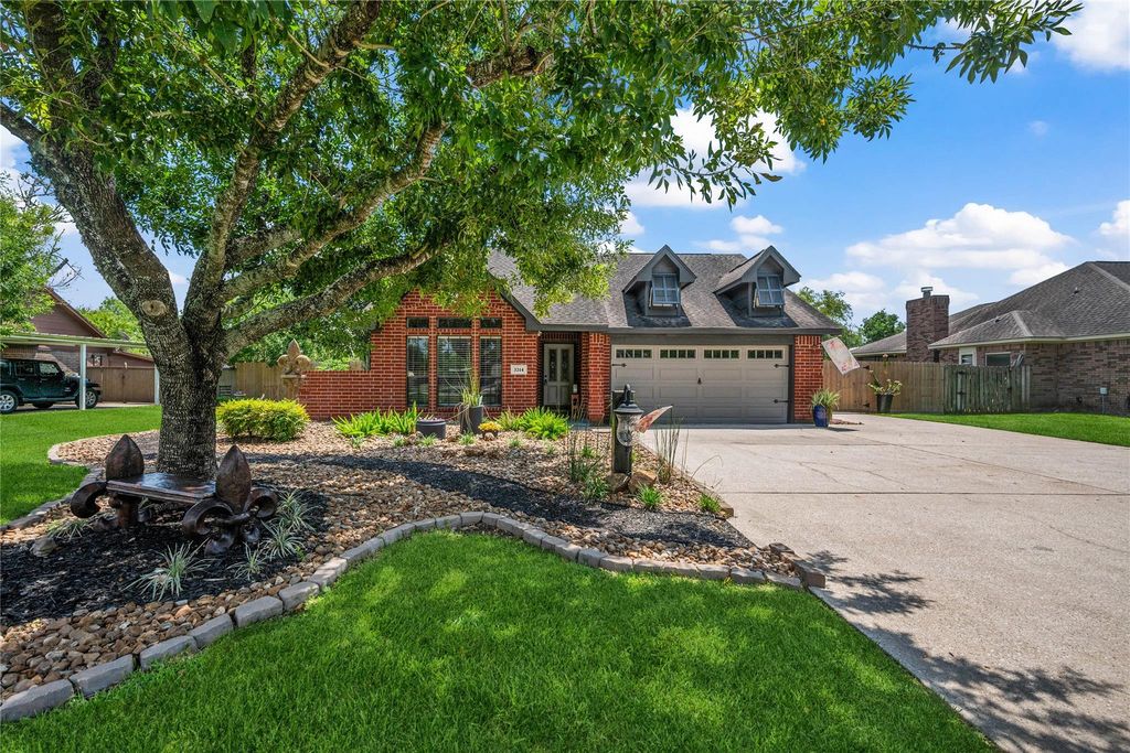 3214 Kathleen Drive, Mont Belvieu, TX 77523