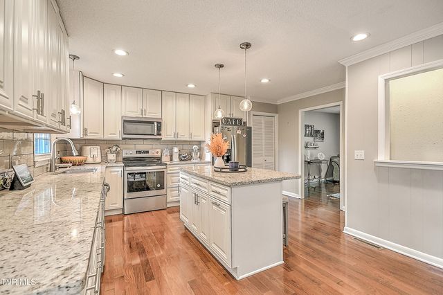 420 Brookwood Drive, Bristol, TN 37620
