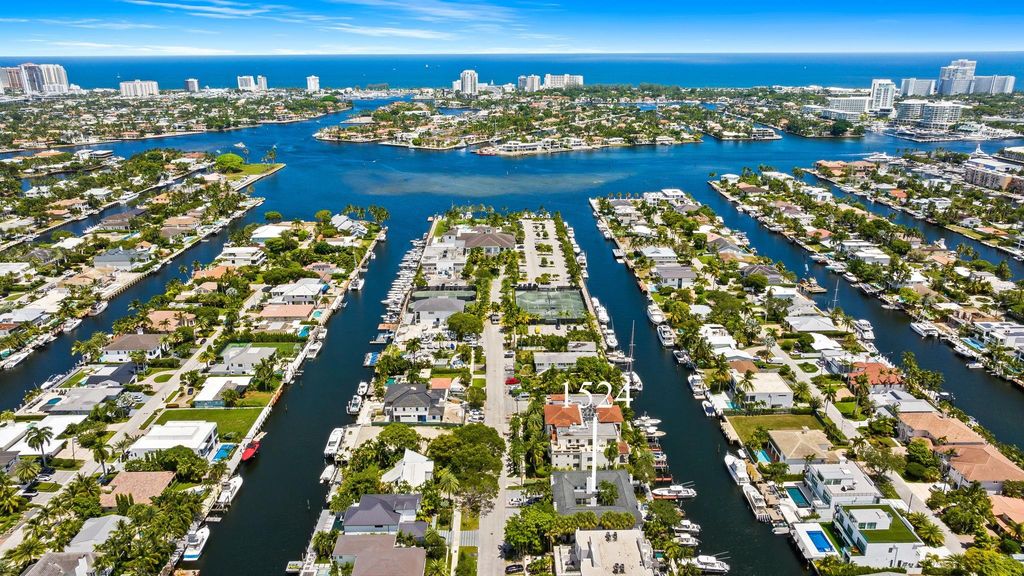 1524 SE 12th St 1, Fort Lauderdale, FL 33316