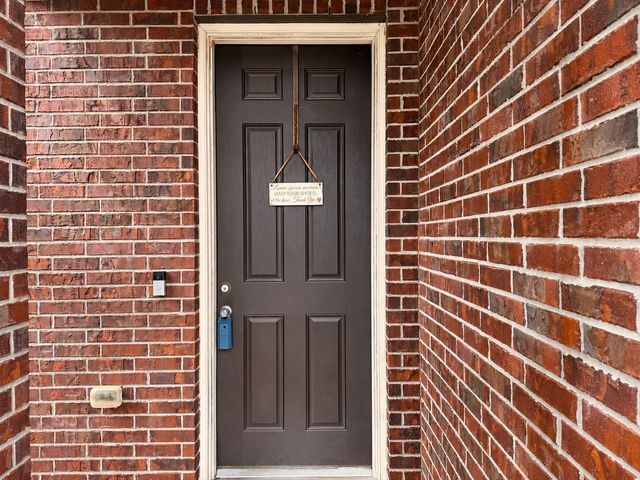 17105 Stillhouse Lake Court, Houston, TX 77044