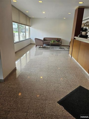 2185 Lemoine 3D, Fort Lee, NJ 07024