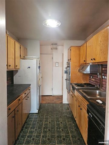 2185 Lemoine 3D, Fort Lee, NJ 07024