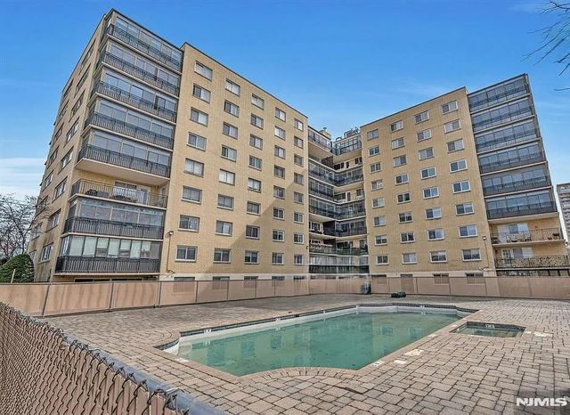 2185 Lemoine 3D, Fort Lee, NJ 07024