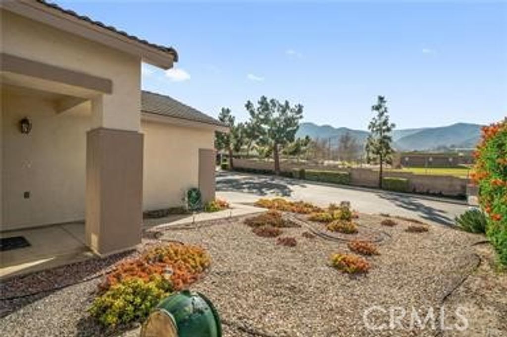 3271 Rowena, Corona, CA 92882 — photo 2