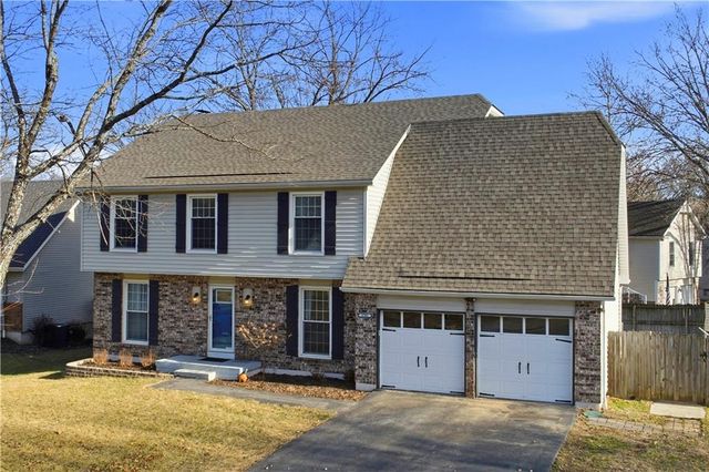 1701 E Sheridan Bridge Lane, Olathe, KS 66062