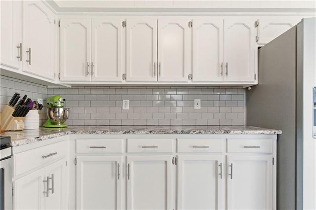 1701 E Sheridan Bridge Lane, Olathe, KS 66062