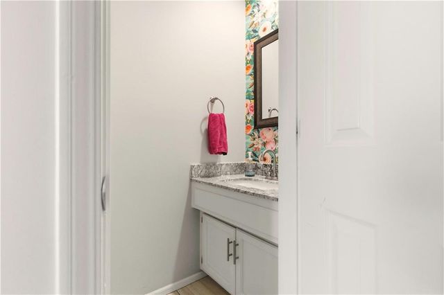 1701 E Sheridan Bridge Lane, Olathe, KS 66062