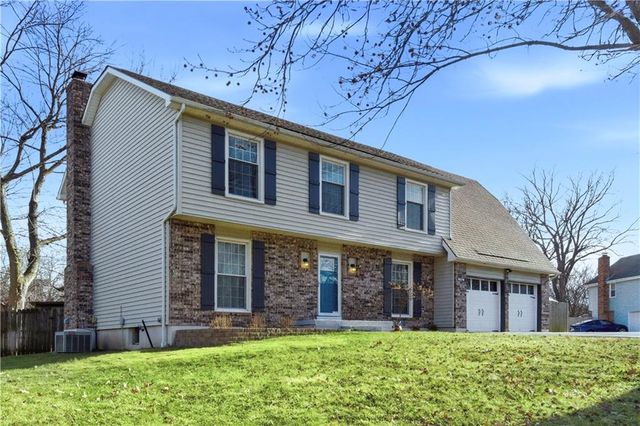 1701 E Sheridan Bridge Lane, Olathe, KS 66062