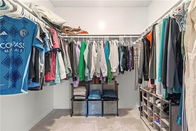 1701 E Sheridan Bridge Lane, Olathe, KS 66062