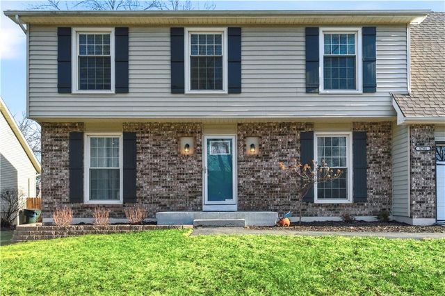 1701 E Sheridan Bridge Lane, Olathe, KS 66062