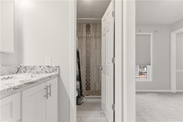 1701 E Sheridan Bridge Lane, Olathe, KS 66062