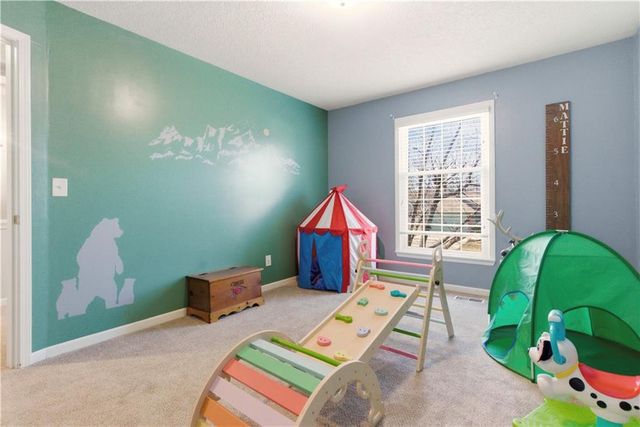 1701 E Sheridan Bridge Lane, Olathe, KS 66062