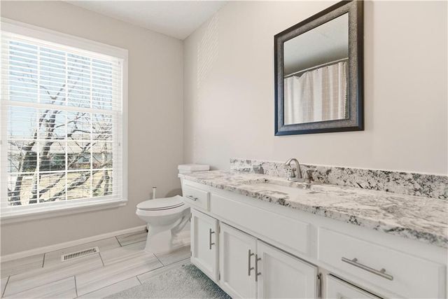 1701 E Sheridan Bridge Lane, Olathe, KS 66062