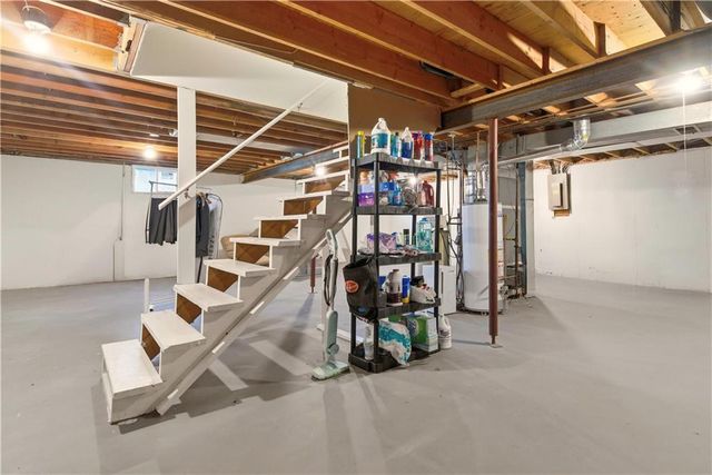 1701 E Sheridan Bridge Lane, Olathe, KS 66062