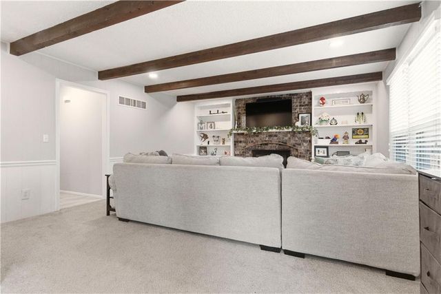 1701 E Sheridan Bridge Lane, Olathe, KS 66062