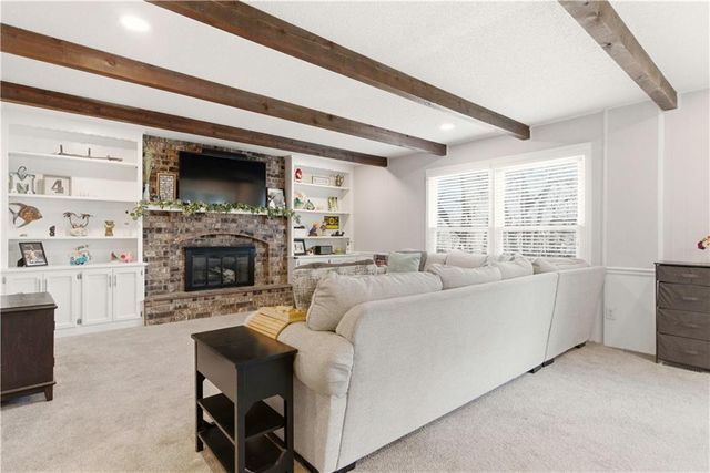 1701 E Sheridan Bridge Lane, Olathe, KS 66062