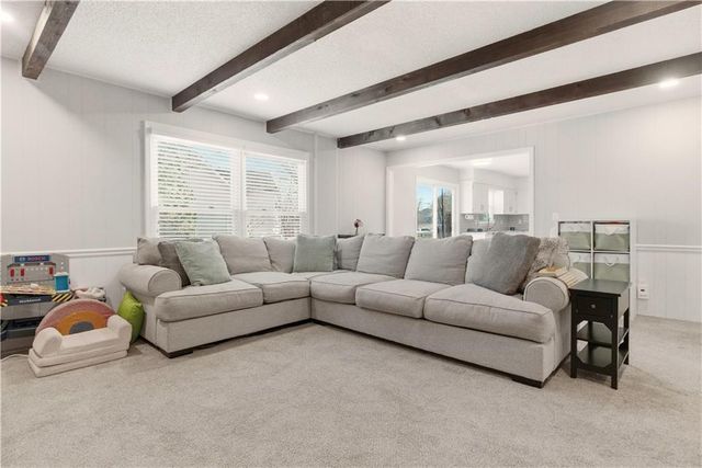 1701 E Sheridan Bridge Lane, Olathe, KS 66062